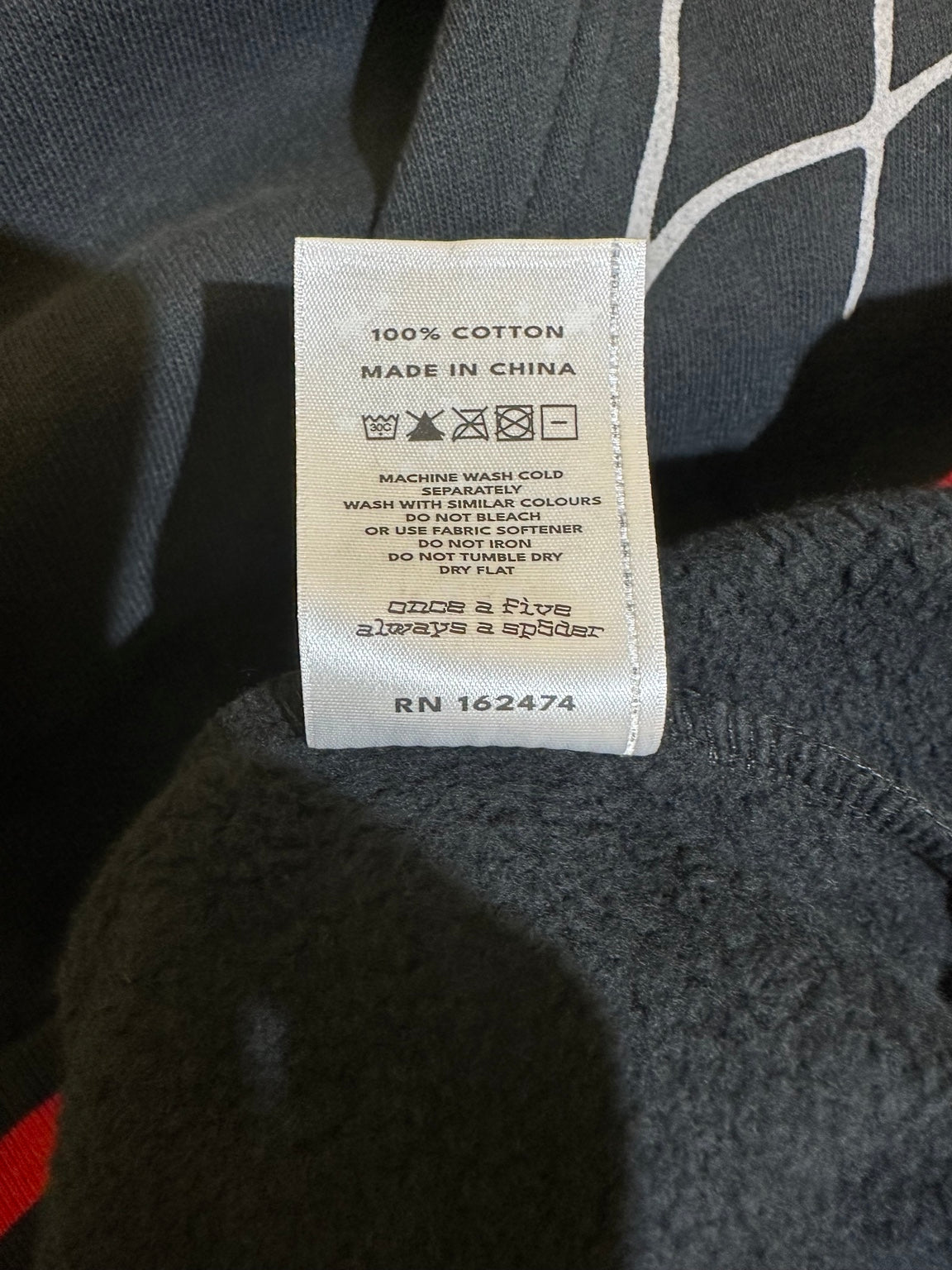 Sp5der Onyx Zip Up Black Red care tag